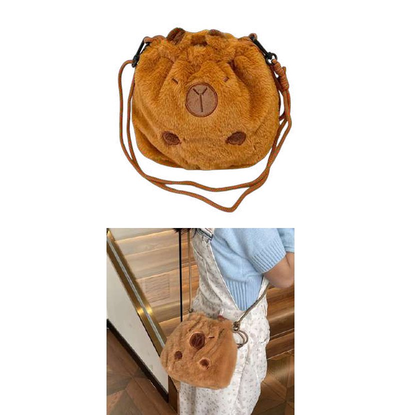 Bolso de capibara tipo peluche